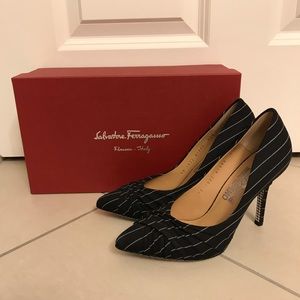 salvatore ferragamo cornelia pinstripe pumps 6.5
